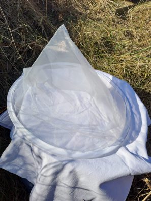 Kuželová filtrační síťovina na med